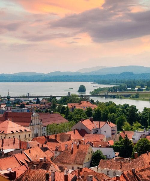 Ptujsko morje: slovensko jezero, ki poleti preseneti skoraj kot obala