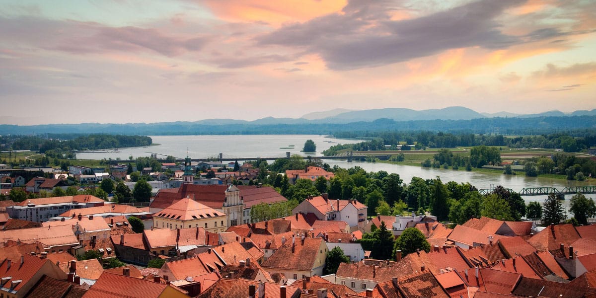 Ptujsko morje: slovensko jezero, ki poleti preseneti skoraj kot obala