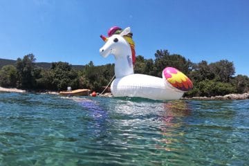 Pet stvari, ki jih Slovenci najpogosteje nesemo na plažo