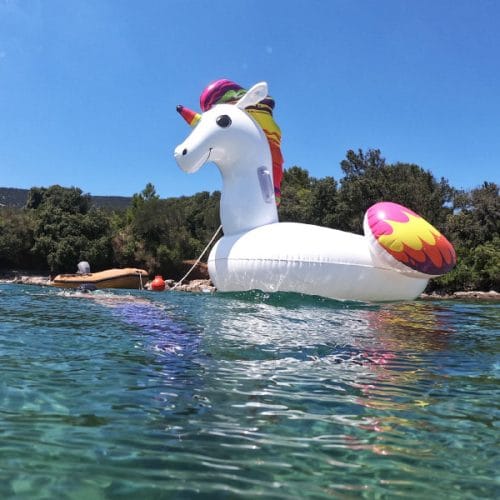 Pet stvari, ki jih Slovenci najpogosteje nesemo na plažo