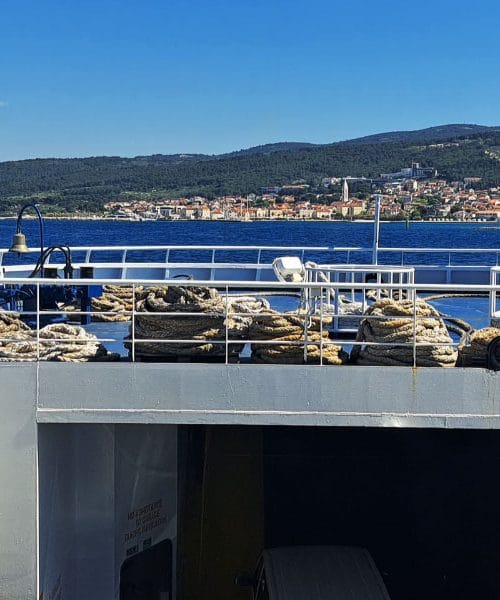 S 1. junijem velja poletni vozni red za trajekt Split – Supetar: na Brač tudi pozno zvečer