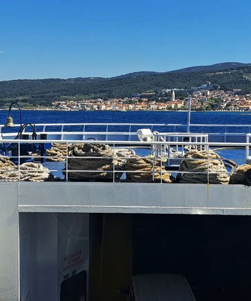 S 1. junijem velja poletni vozni red za trajekt Split – Supetar: na Brač tudi pozno zvečer