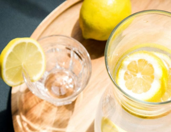Sedem prehranskih trikov, ki jih splet obožuje: kaj je res in kje je treba biti previden