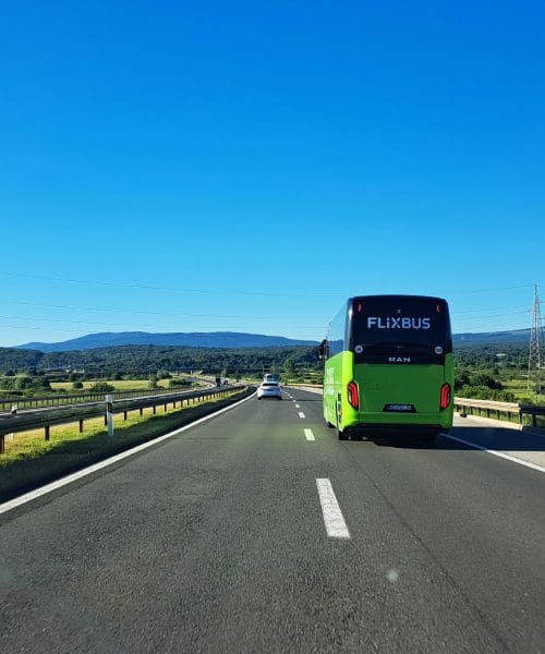 Na morje z avtobusom: rešitev, na katero Slovenci pomislijo v zadnjem trenutku