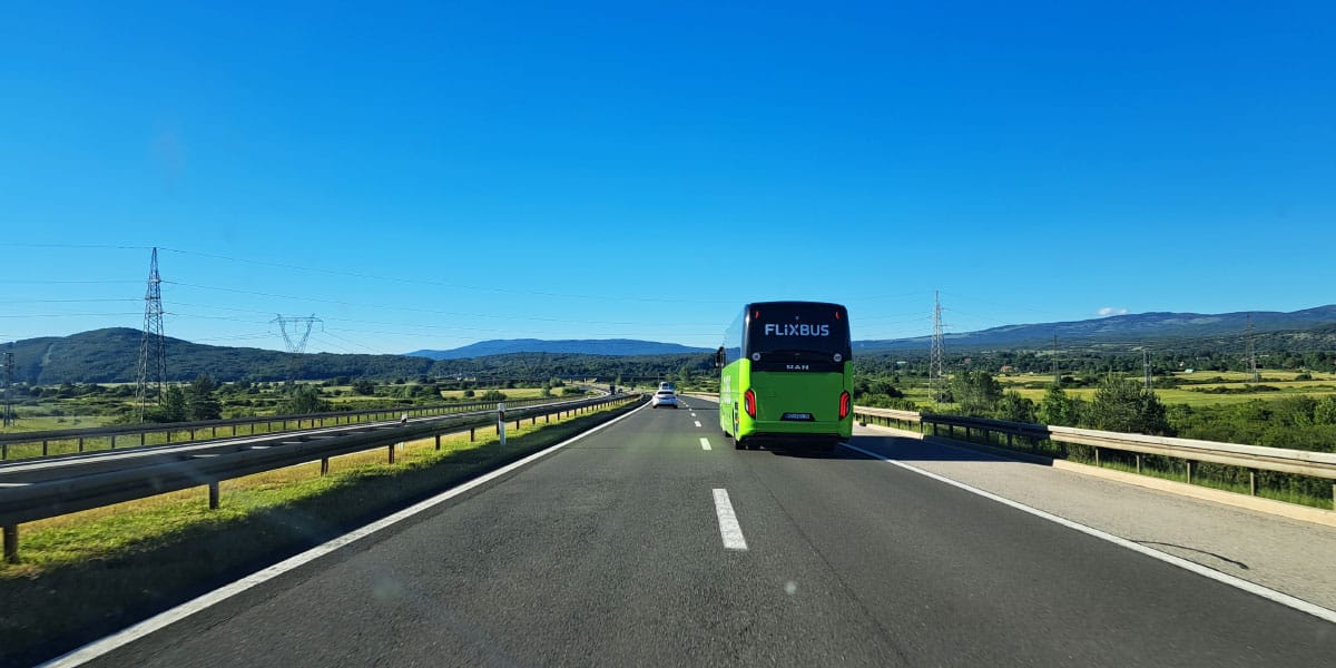 Na morje z avtobusom: rešitev, na katero Slovenci pomislijo v zadnjem trenutku