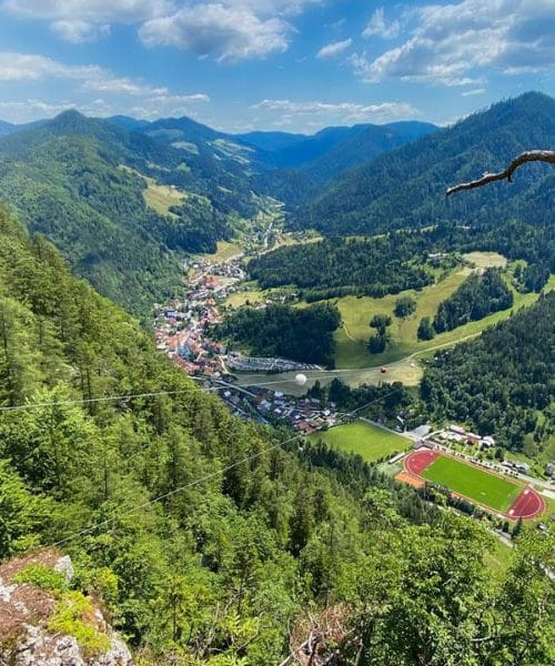 Olimpline v Črni na Koroškem: najdaljša jeklenica pri nas, na kateri letite nad dolino