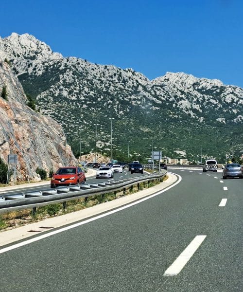 Kako do Dalmacije, če je zaradi burje oviran promet pri predoru Sveti Rok?