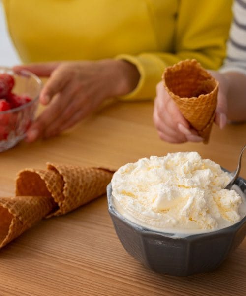 Za domač sladoled res ne potrebujete aparata: dovolj sta blender in zamrznjeno sadje