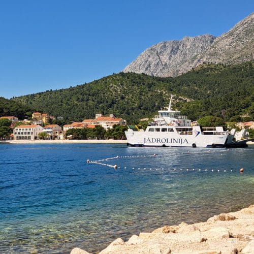 Preverili smo, koliko bo štiričlanska družina plačala za trajekt na Hrvaškem