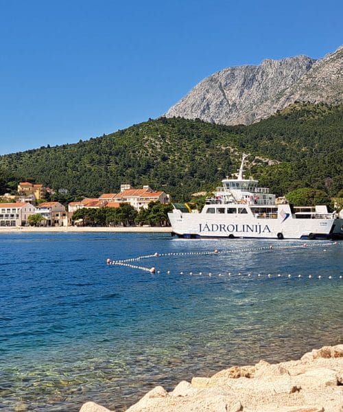 Preverili smo, koliko bo štiričlanska družina plačala za trajekt na Hrvaškem