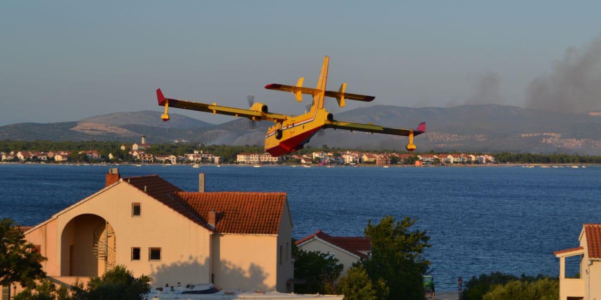 Letalo Canadair v zraku