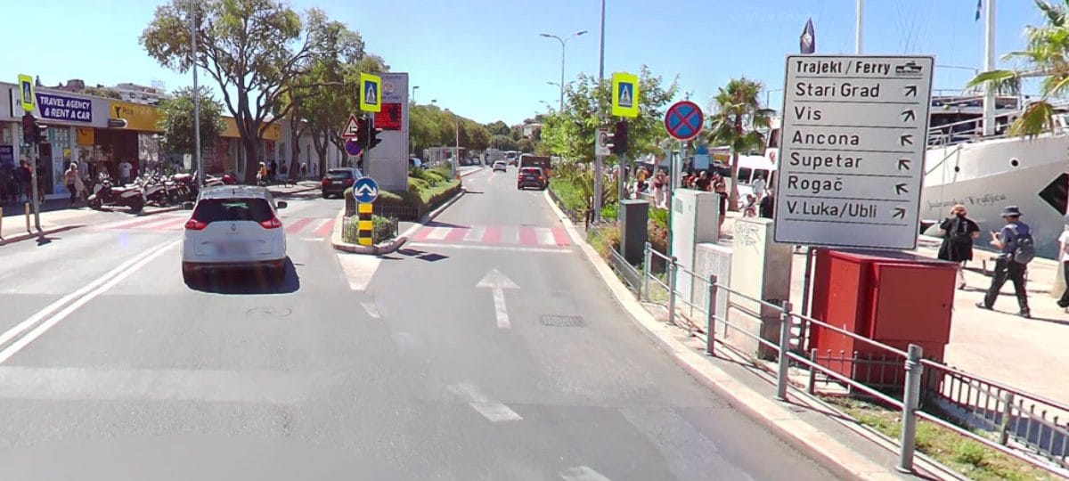 Splitska luka in trajekt za Brač: kje nastane zmeda, ki voznikom dvigne pritisk