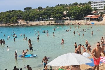 Morje otrokom ne prinese le zabave: strokovnjaki opozarjajo na koristi, ki jih mnogi spregledajo