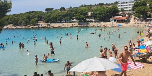 Morje otrokom ne prinese le zabave: strokovnjaki opozarjajo na koristi, ki jih mnogi spregledajo