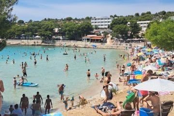 Eden ob drugem: Prizor s hrvaške plaže, ki je bil pred leti nekaj običajnega