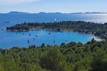 Kdaj največ Slovencev odhaja na morje? Dva termina izstopata