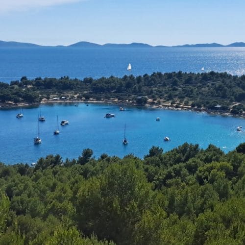 Kdaj največ Slovencev odhaja na morje? Dva termina izstopata