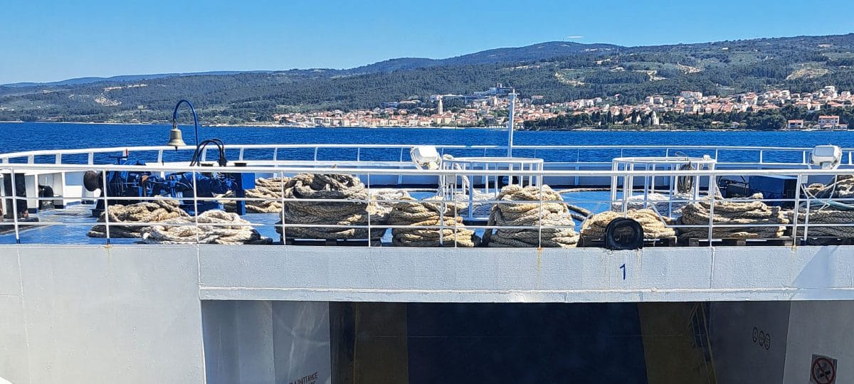 Trajekt Split – Supetar: karto lahko kupite, mesta na trajektu pa ne morete rezervirati