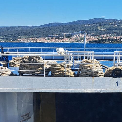 Trajekt Split – Supetar: karto lahko kupite, mesta na trajektu pa ne morete rezervirati
