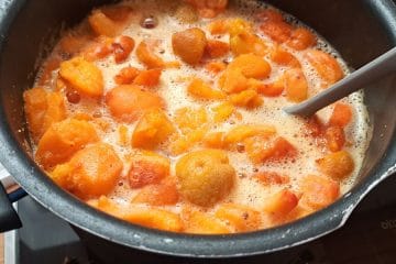Lahko v marelično marmelado dodate tudi malo nezrele marelice?