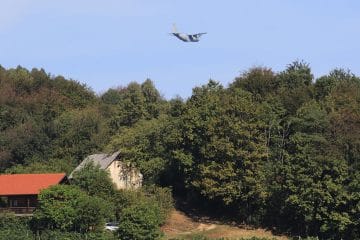 To letalo lahko nad Slovenijo opazite vse pogosteje: kaj zmore C-27J Spartan?