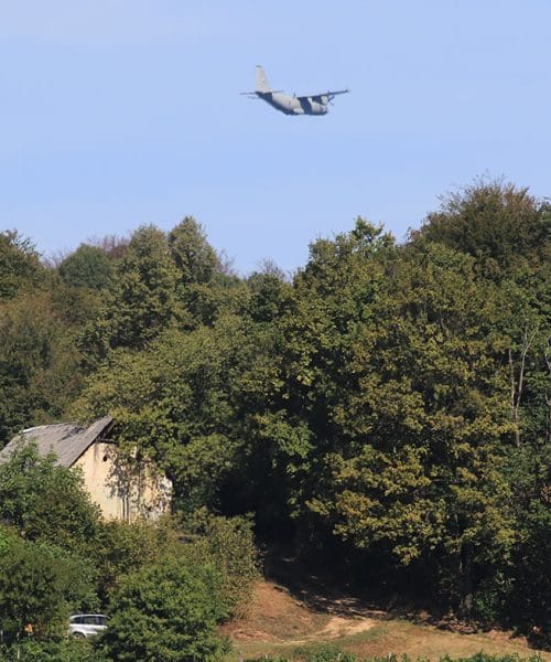To letalo lahko nad Slovenijo opazite vse pogosteje: kaj zmore C-27J Spartan?