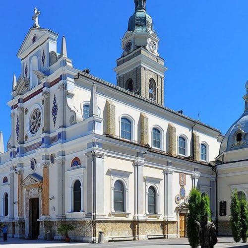 Brezje je najbolj znano romarsko središče v Sloveniji – kaj še lahko tam vidite?