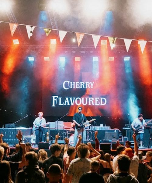 Cherry Flavoured z novo skladbo napovedujejo prvenec AKT