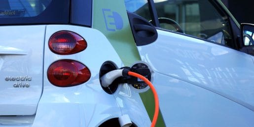 Pet razlogov, zakaj je električni avtomobil lahko dobra izbira po upokojitvi