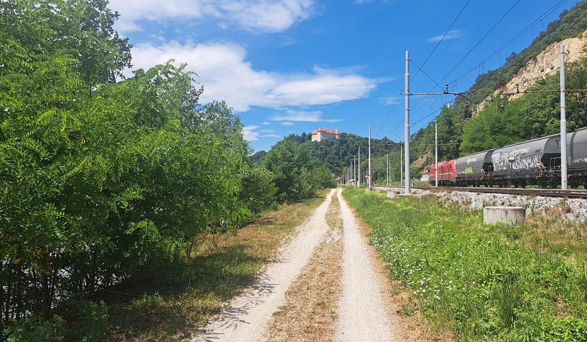 Ob reki Savi iz Brestanice do Krškega