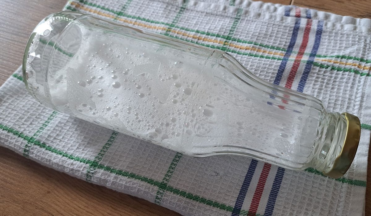 Kako oprati steklenico s kroglicami