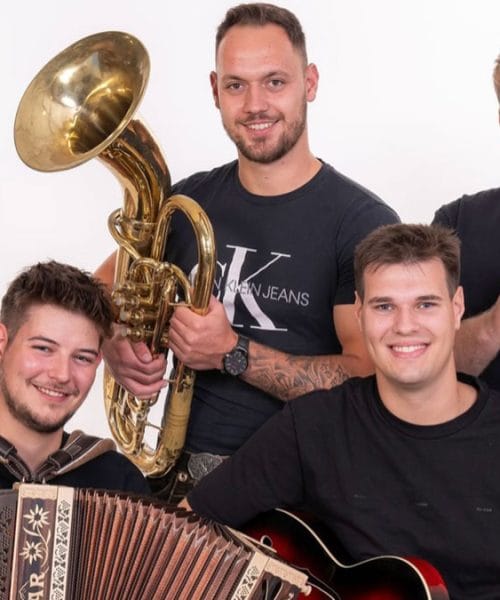 Kresovci predstavljajo polko “Ljubezen brez pravil”