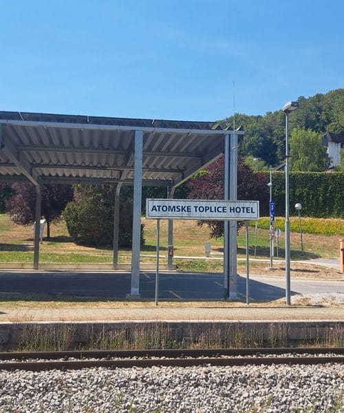 Terme Olimia so bile nekoč Atomske toplice in staro ime še živi na postaji