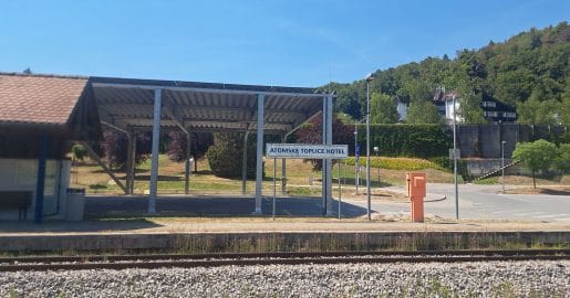Terme Olimia so bile nekoč Atomske toplice in staro ime še živi na postaji