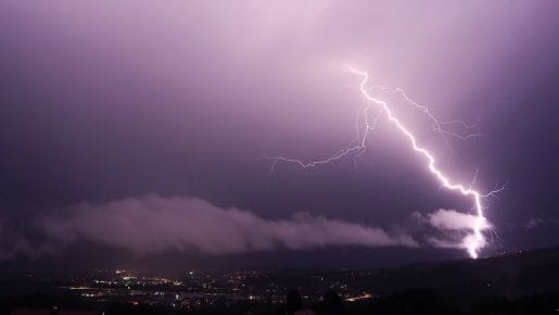 Po poletnem začetku občutna sprememba, v četrtek marsikje ne bo niti 20 stopinj