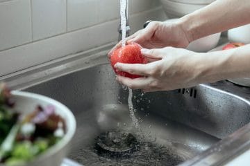 Po močnejšem dežju je zadišalo po kanalizaciji? Najprej preverite sifon