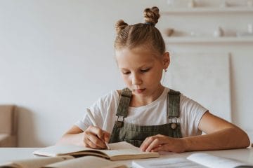 Otroška soba pred začetkom šole potrebuje predvsem dober delovni kotiček