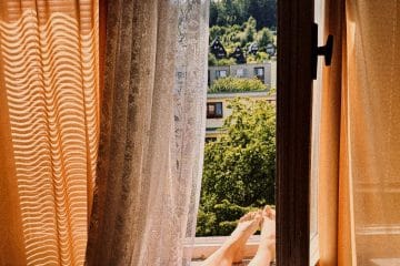 Zvečer odprete okna, zjutraj pa je stanovanje še vedno vroče: kje je težava?