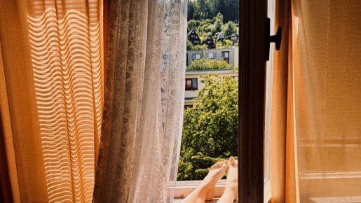 Zvečer odprete okna, zjutraj pa je stanovanje še vedno vroče: kje je težava?