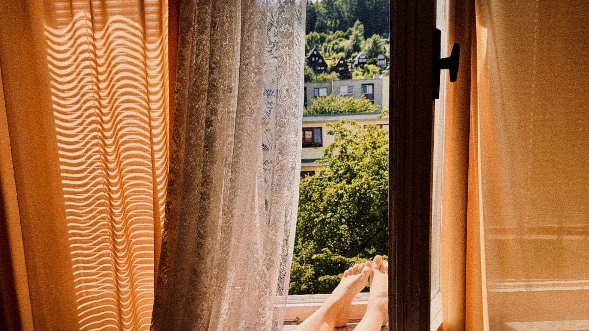 Zvečer odprete okna, zjutraj pa je stanovanje še vedno vroče: kje je težava?