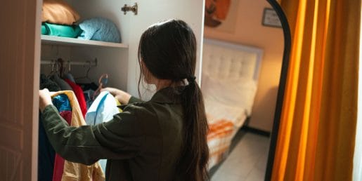 Urejena omara brez pospravljanja: napake, zaradi katerih je hitro spet polna
