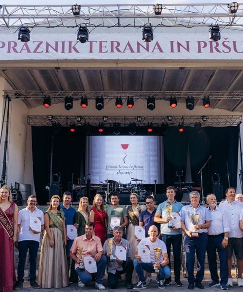 Kras v znamenju terana in pršuta privabil več kot 15.000 obiskovalcev