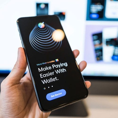 Revolut za otroke je na voljo tudi v Sloveniji, nadzor nad računom pa pri starših