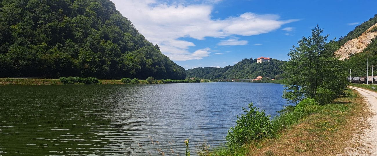 S kolesom ob Savi: družinski izlet od Brestanice do Krškega skriva hladen predor