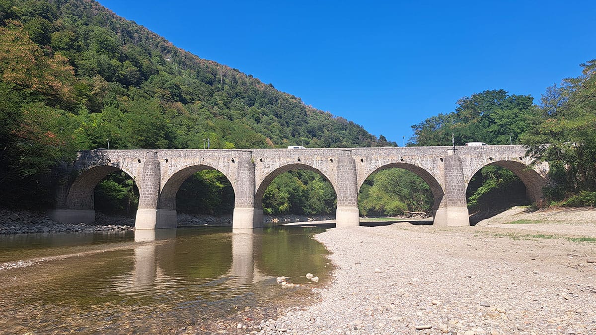 Cestni most čez reko Savinjo