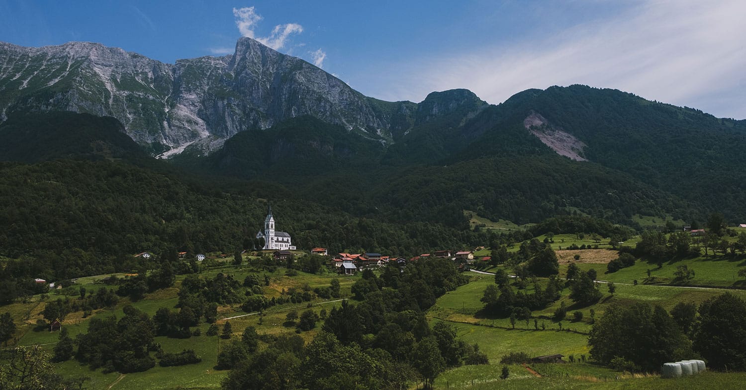 Zjutraj komaj 5 stopinj, popoldne pa občutno topleje – kaj se dogaja z vremenom?