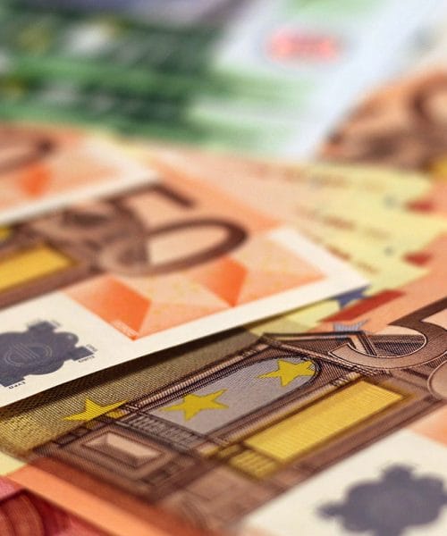 Izplačanih bo več kot 18 milijonov evrov: preverite, komu je namenjen denar