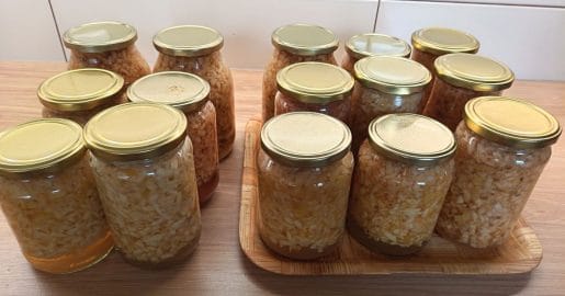 Kako shraniti jabolka za zimo? Tako jih pripravite vnaprej za jabolčni zavitek