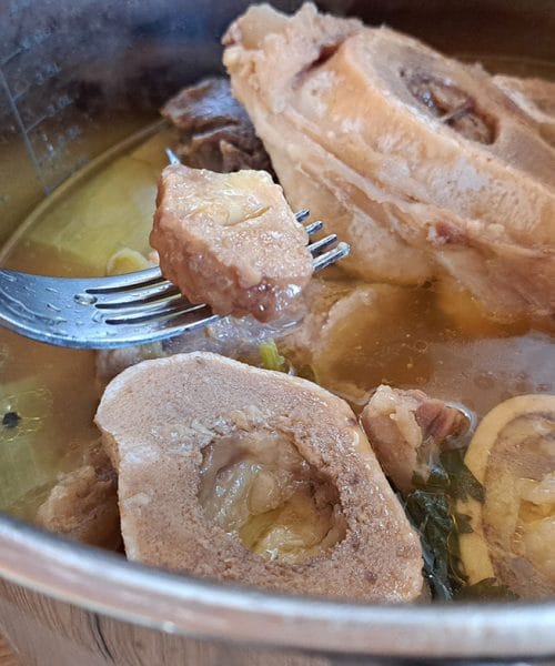 Je kolagen iz govejih kosti res zdrav? To se z njim zgodi, ko pojemo juho