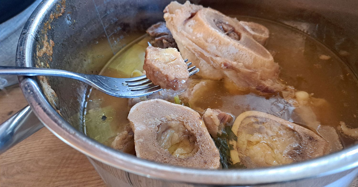 Je kolagen iz govejih kosti res zdrav? To se z njim zgodi, ko pojemo juho